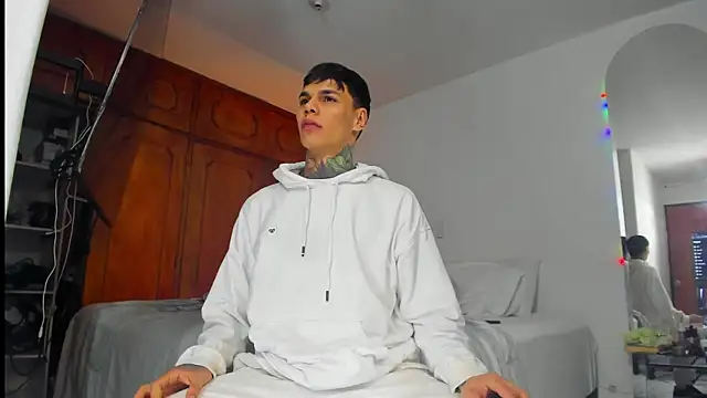 Jordyrodriiguez online show from February 16, 2025, 6:32 am