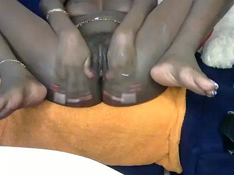 Snapshot of Moniklavy chatting on December 2, 2025, 8:32 pm Moniklavy online show from December 2, 2025, 8:32 pm