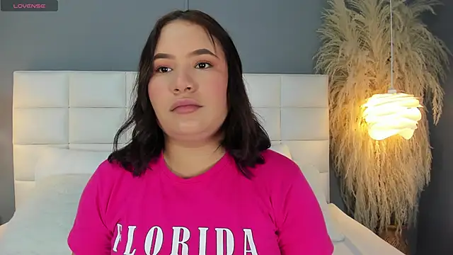 HannaKarson online show from November 29, 2025, 11:32 am