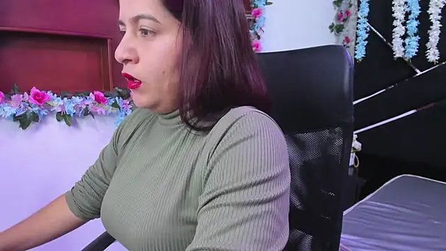 Snapshot of MariaClay chatting on November 26, 2025, 12:05 pm MariaClay online show from November 26, 2025, 12:05 pm