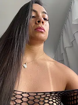 LauraCadwell online show from November 5, 2025, 12:08 pm