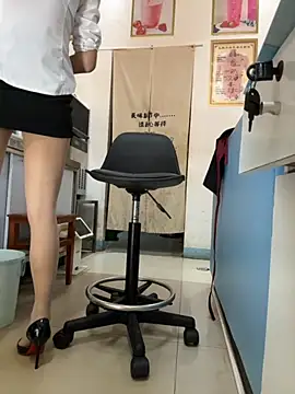 andii-1 online show from April 13, 2026, 1:53 am