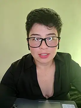 Snapshot of Sthuar_16 chatting on October 30, 2025, 11:45 pm Sthuar 16 online show from October 30, 2025, 11:45 pm