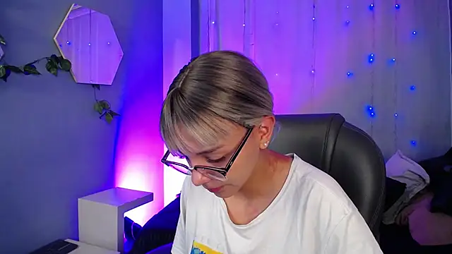 peyton golden1 online show from October 30, 2025, 3:16 am