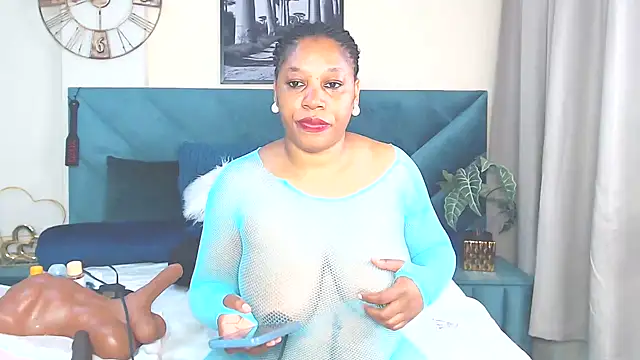 Snapshot of BubbleAngel chatting on October 28, 2025, 6:45 am BubbleAngel online show from October 28, 2025, 6:45 am