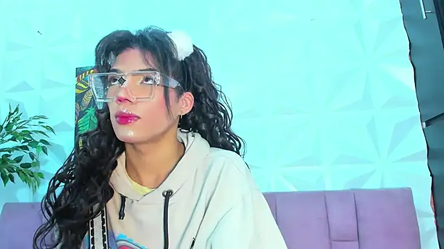 Snapshot of Briyit_Doll chatting on February 15, 2025, 3:31 am Briyit Doll online show from February 15, 2025, 3:31 am