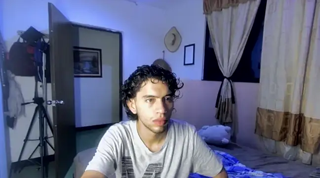 Snapshot of sweet_tippot chatting on March 15, 2025, 3:18 am sweet tippot online show from March 15, 2025, 3:18 am