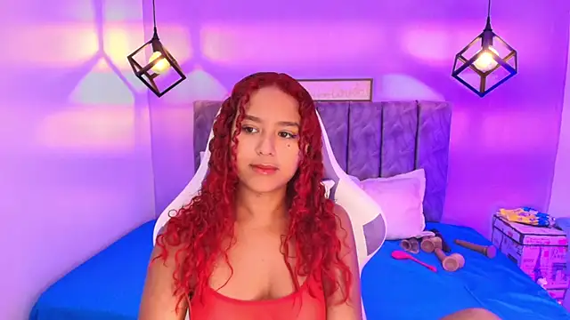 Snapshot of Sophiee_Velvet chatting on September 30, 2025, 2:56 pm Sophiee Velvet online show from September 30, 2025, 2:56 pm