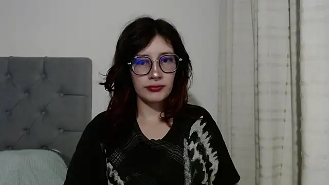 mariana124- online show from February 5, 2025, 8:14 pm