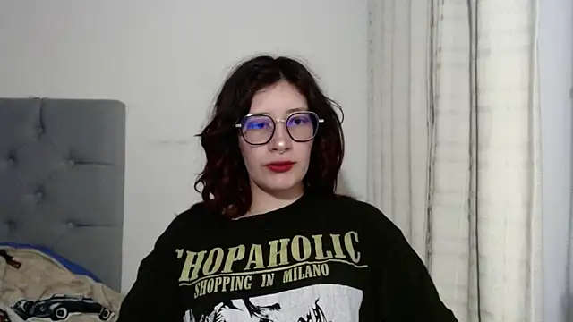 mariana124- online show from January 7, 2025, 6:24 pm