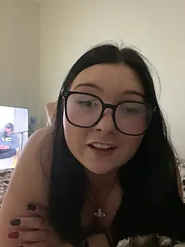 lulubells online show from January 19, 2025, 1:43 am