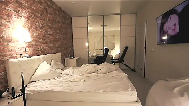 Alexxxx1086 online show from October 5, 2025, 12:01 am