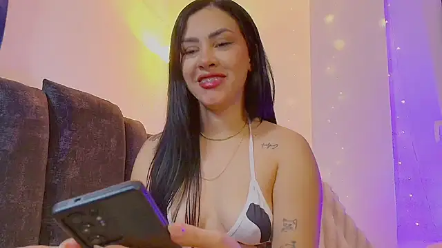 Snapshot of Maya_Bluee chatting on May 7, 2026, 8:23 pm Maya Bluee online show from May 7, 2026, 8:23 pm