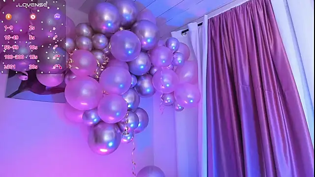 ellarosee  online show from March 18, 2025, 7:33 pm