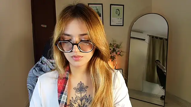 SweetJennaa online show from July 2, 2026, 12:44 am