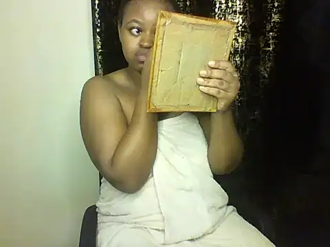 Snapshot of Candii_wet_ chatting on February 20, 2025, 12:08 am Candii wet online show from February 20, 2025, 12:08 am