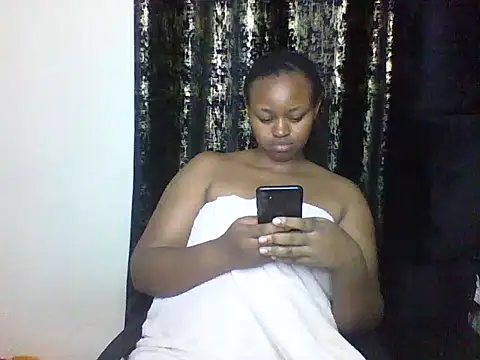 Snapshot of Candii_wet_ chatting on February 21, 2025, 12:49 am Candii wet online show from February 21, 2025, 12:49 am