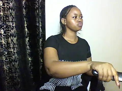 Snapshot of Candii_wet_ chatting on September 13, 2025, 6:30 pm Candii wet online show from September 13, 2025, 6:30 pm
