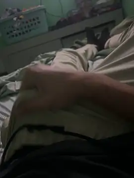 MephiticBermudas online show from December 5, 2025, 1:05 am