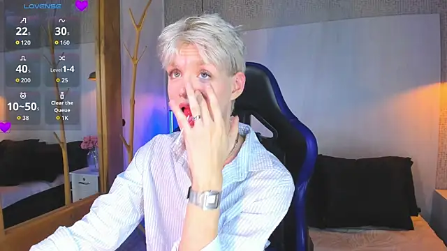 Snapshot of VladHellsing4 chatting on July 15, 2026, 2:24 pm VladHellsing4 online show from July 15, 2026, 2:24 pm