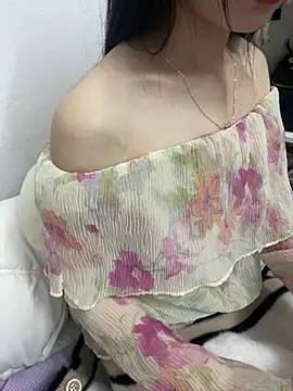 Snapshot of Lovely_kute chatting on March 8, 2025, 5:28 am Lovely kute online show from March 8, 2025, 5:28 am