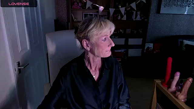 Snapshot of TopazCamgirl chatting on December 13, 2024, 1:12 pm TopazCamgirl online show from December 13, 2024, 1:12 pm