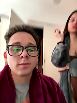 SaraLatinayPrimiciax online show from September 24, 2025, 3:35 am