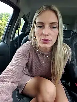 Snapshot of Lydie_off chatting on October 7, 2025, 7:20 am Lydie off online show from October 7, 2025, 7:20 am