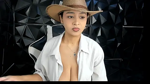 Snapshot of HelueHorny13 chatting on November 3, 2025, 6:07 am HelueHorny13 online show from November 3, 2025, 6:07 am