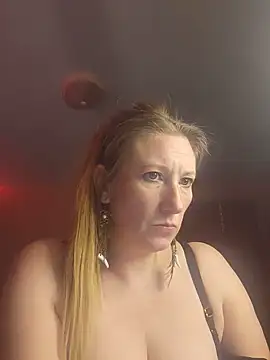lilyhornyhousewife online show from June 1, 2026, 1:44 pm