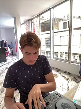 Snapshot of oliver_Lz chatting on February 25, 2026, 3:12 pm oliver Lz online show from February 25, 2026, 3:12 pm