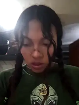 Lunita 5 online show from November 28, 2025, 8:53 pm