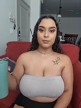 Snapshot of cinnaminnie chatting on September 25, 2025, 9:43 pm cinnaminnie online show from September 25, 2025, 9:43 pm