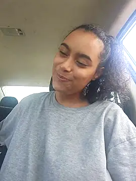 Snapshot of cinnaminnie chatting on March 13, 2025, 5:28 pm cinnaminnie online show from March 13, 2025, 5:28 pm