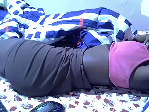 Snapshot of Just_Karu chatting on November 7, 2025, 1:32 am Just Karu online show from November 7, 2025, 1:32 am