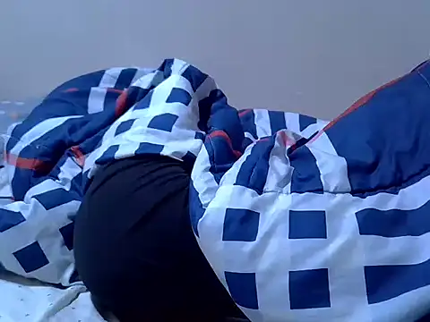 Snapshot of Just_Karu chatting on November 17, 2025, 12:25 am Just Karu online show from November 17, 2025, 12:25 am