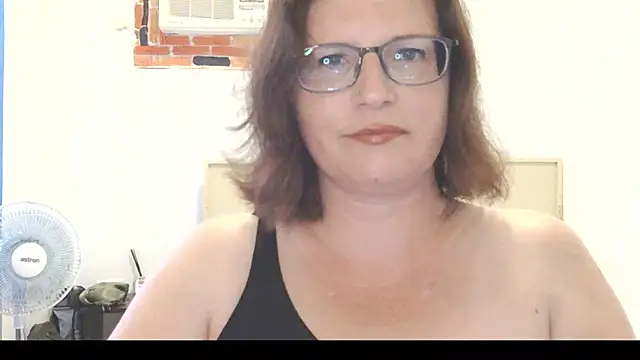 CrimsonMistress online show from March 4, 2026, 10:39 pm