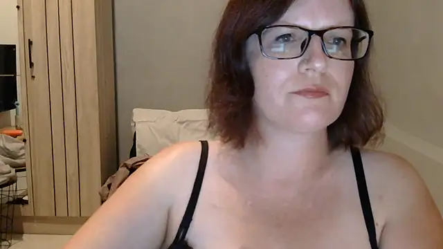 Snapshot of CrimsonMistress chatting on October 15, 2025, 11:24 pm CrimsonMistress online show from October 15, 2025, 11:24 pm