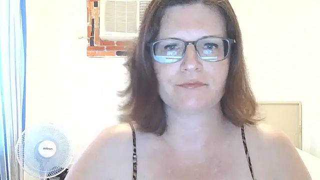 CrimsonMistress online show from April 5, 2026, 10:38 pm