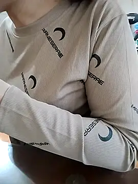 JasminePham online show from November 17, 2025, 12:58 am