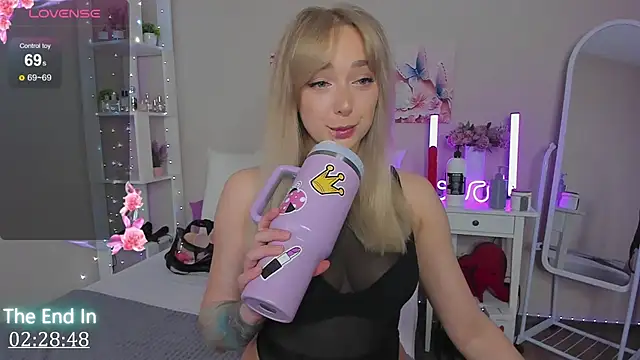 Snapshot of MissLisaX chatting on September 11, 2025, 10:37 am MissLisaX online show from September 11, 2025, 10:37 am