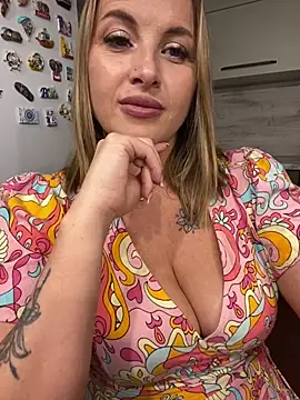Snapshot of Cute_Hot_Alice chatting on June 9, 2026, 9:27 pm Cute Hot Alice online show from June 9, 2026, 9:27 pm