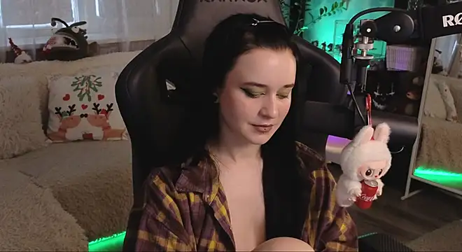 KiraLiLime online show from January 11, 2026, 9:05 am