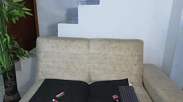 Lorenne Miller online show from November 11, 2025, 2:39 am