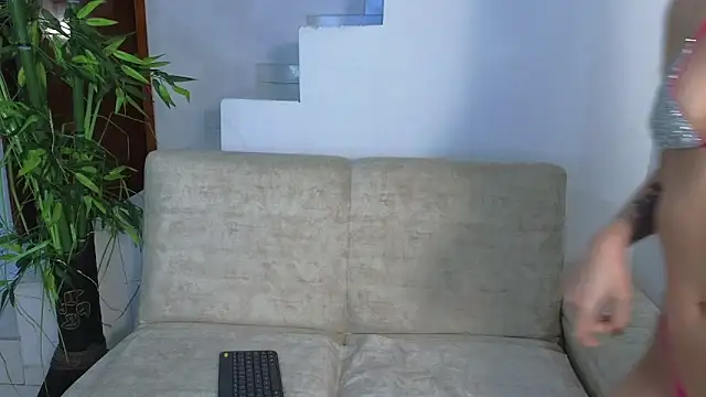 Lorenne Miller online show from September 25, 2025, 2:17 am