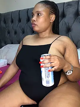 Anaelle24 online show from May 6, 2026, 5:44 am