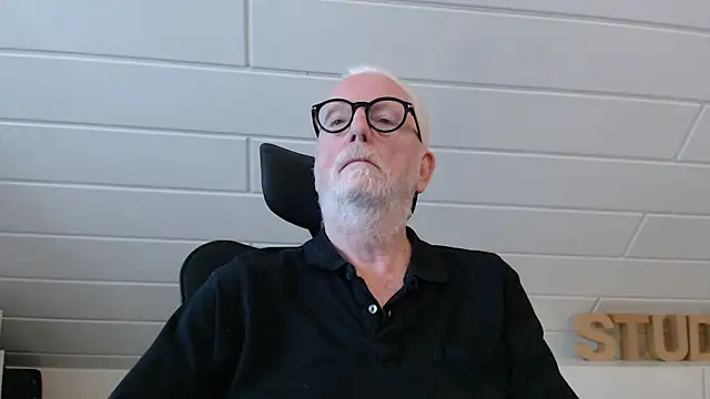 Greyhound70 online show from September 16, 2025, 8:04 am