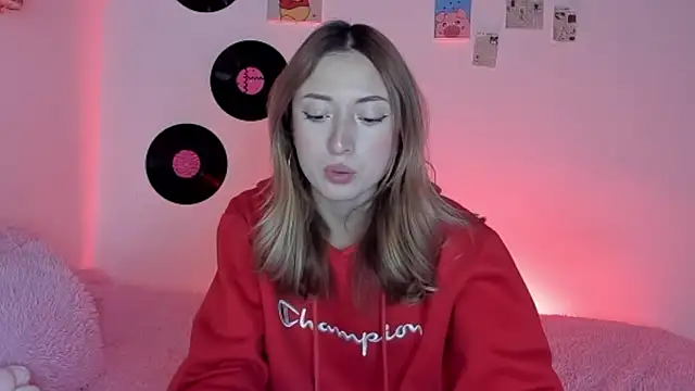 Snapshot of Imsophie_collins chatting on October 19, 2025, 5:32 am Imsophie collins online show from October 19, 2025, 5:32 am