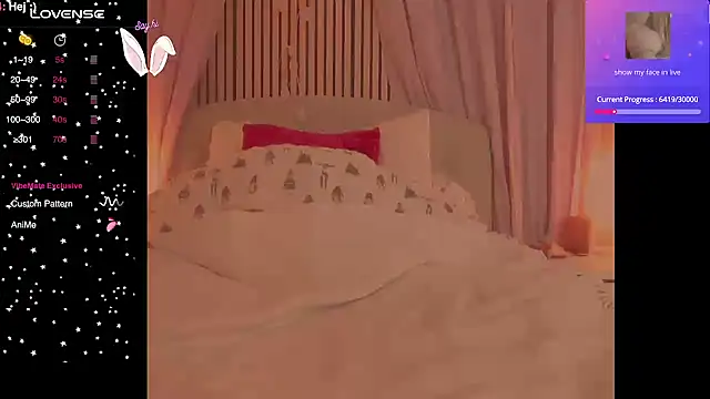 Snapshot of Blondecandie chatting on February 4, 2026, 5:30 pm Blondecandie online show from February 4, 2026, 5:30 pm