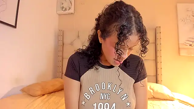 Snapshot of vanesasexyhot21 chatting on February 24, 2026, 2:23 am vanesasexyhot21 online show from February 24, 2026, 2:23 am